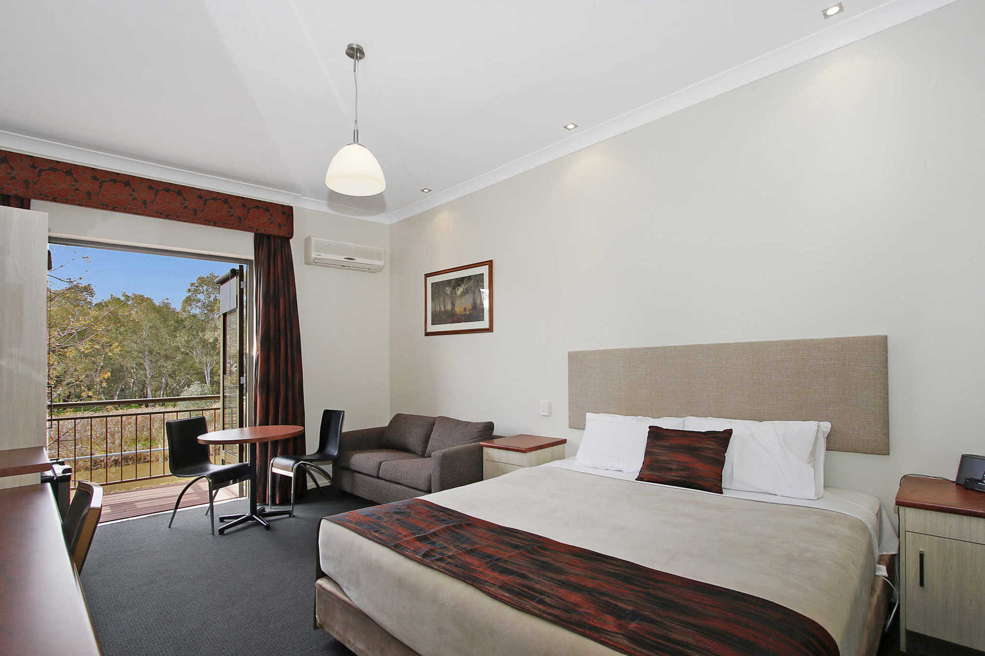 Of Wales Motel